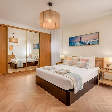 Horta's - Private Heatable Pool Вилла *