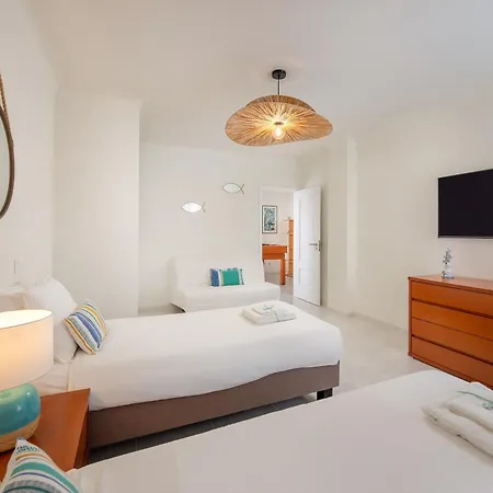 Horta's - Private Heatable Pool * Лагуш