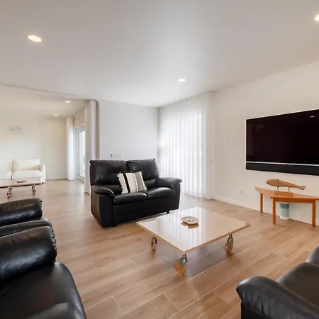 Horta's - Private Heatable Pool Вилла *