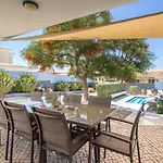 Horta's - Private Heatable Pool Willa *