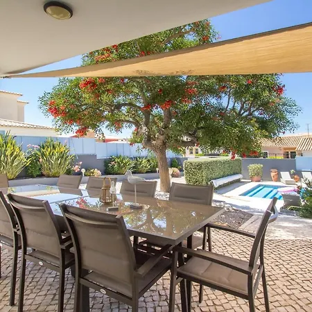 Horta's - Private Heatable Pool Willa *