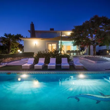 Horta's - Private Heatable Pool Willa *